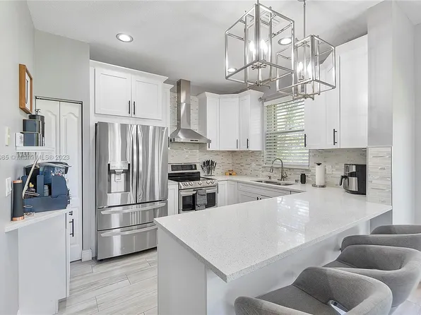 6045 Seminole Gardens Cir, Riviera Beach, FL 33418