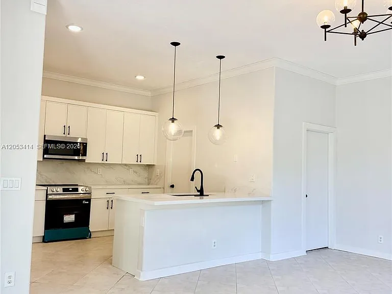 4946 SW 38th Way — Photo 13