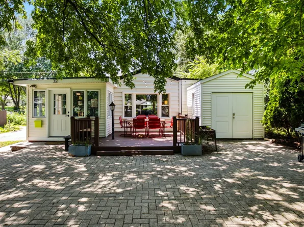 32 S Grant St, Westmont, IL 60559