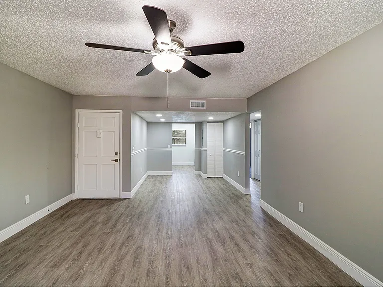 2x1 Diamond Living & Dining Area 2x1 Diamond Living & Dining Area