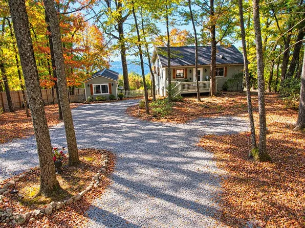 518 Rhododendron Rd, Hillsville, VA 24343