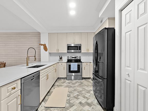 5th image of 60 Surfview Dr APT 304