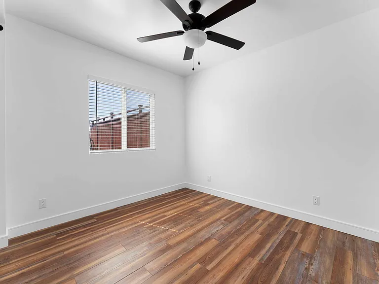 842 W 115th St — Photo 9