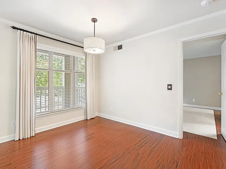 1121 Parkridge Ln #203 — Photo 2
