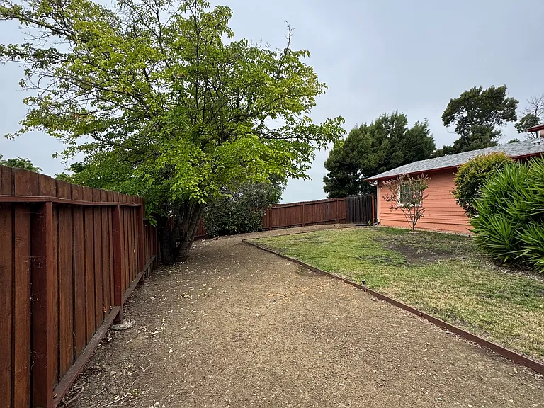 2230 Redwood St — Photo 34