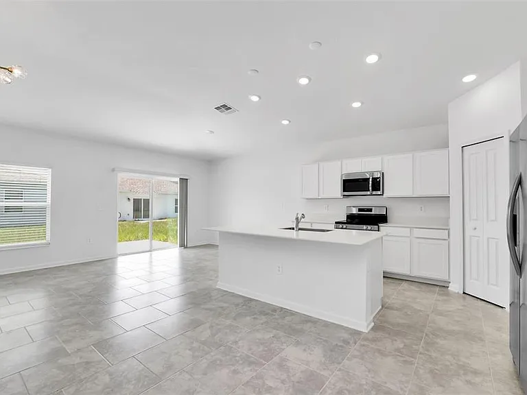 243 Hayley St — Photo 6