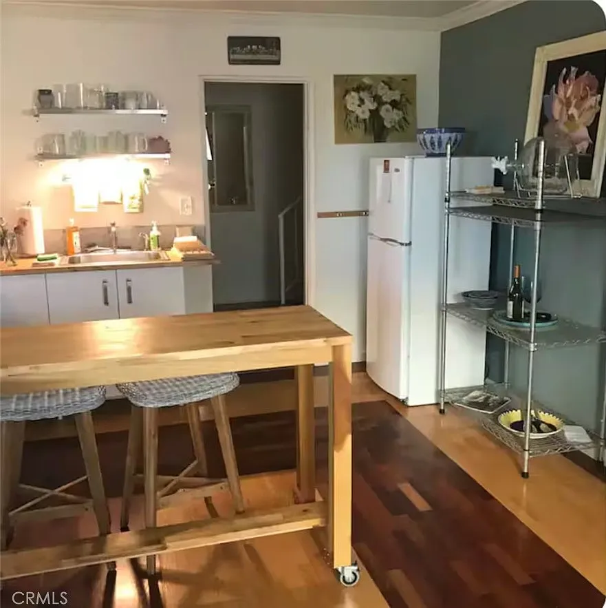 2 bed, 1160 sqft, $3,895 — Photo 3