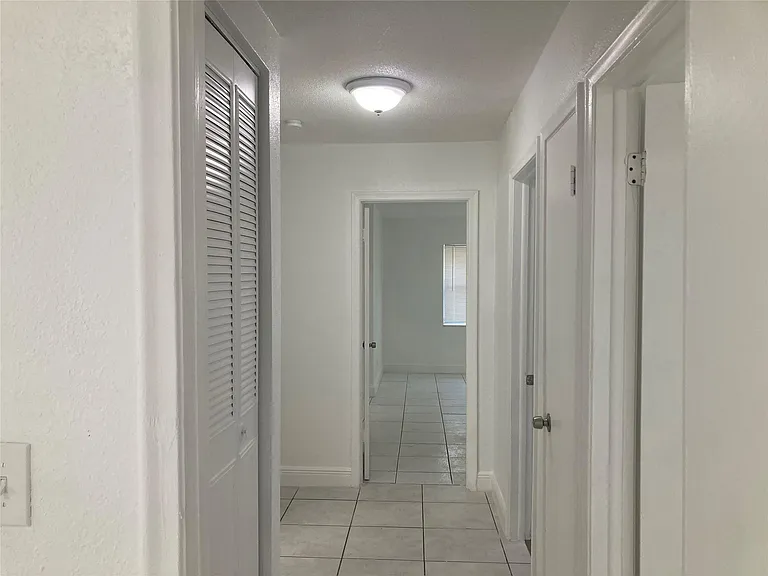 6230 SW 4th Pl — Photo 15