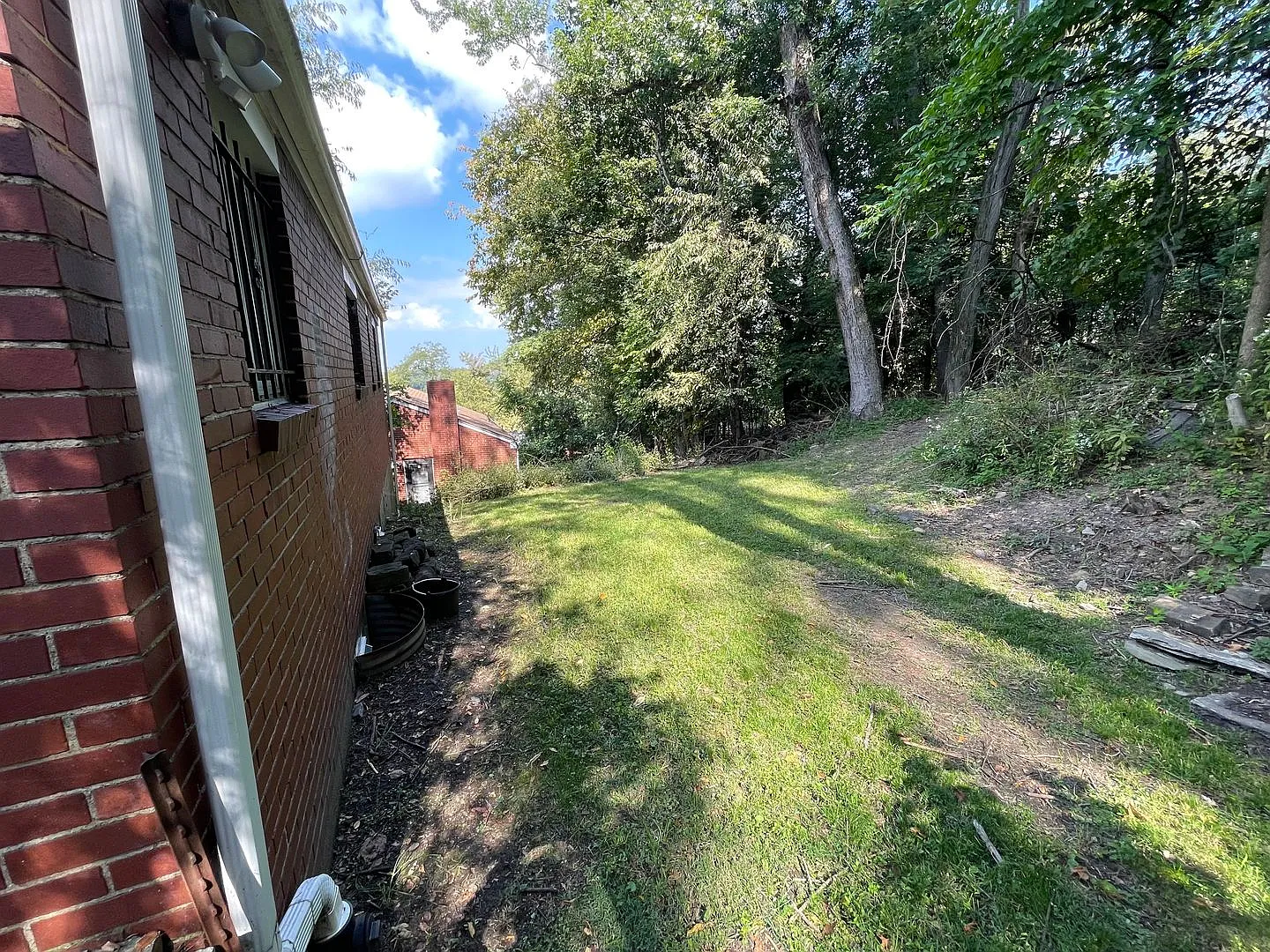 3-bedroom, 1-bath ranch in East Hills — Photo 4
