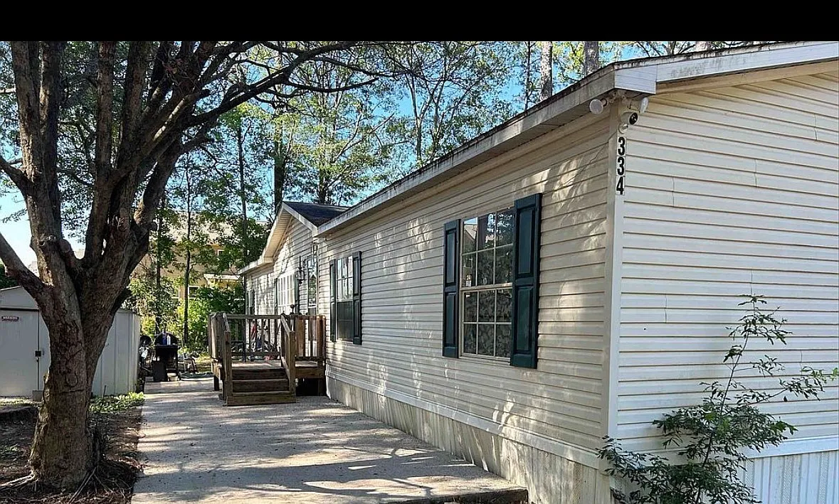 3 bed, 2280 sqft, $1,616 — Photo 2