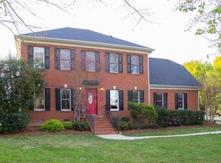 2800 Lockland Dr, Oak Ridge, NC 27310