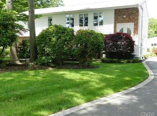 22 Rosedale Ave, Medford, NY 11763