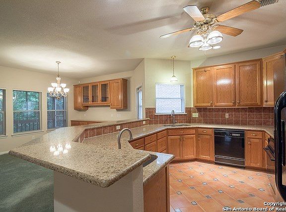 5th image of 634 Evergreen Ln