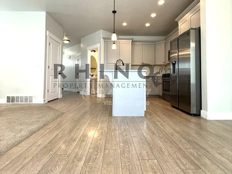 213 W Whitewater Dr — Photo 1