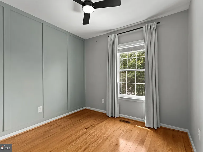 106 Hackley Ct — Photo 17