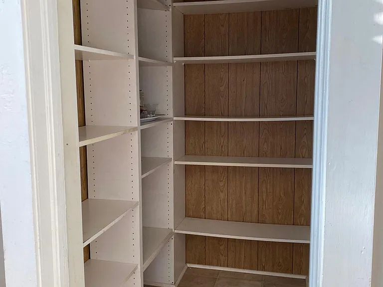 Walk in pantry