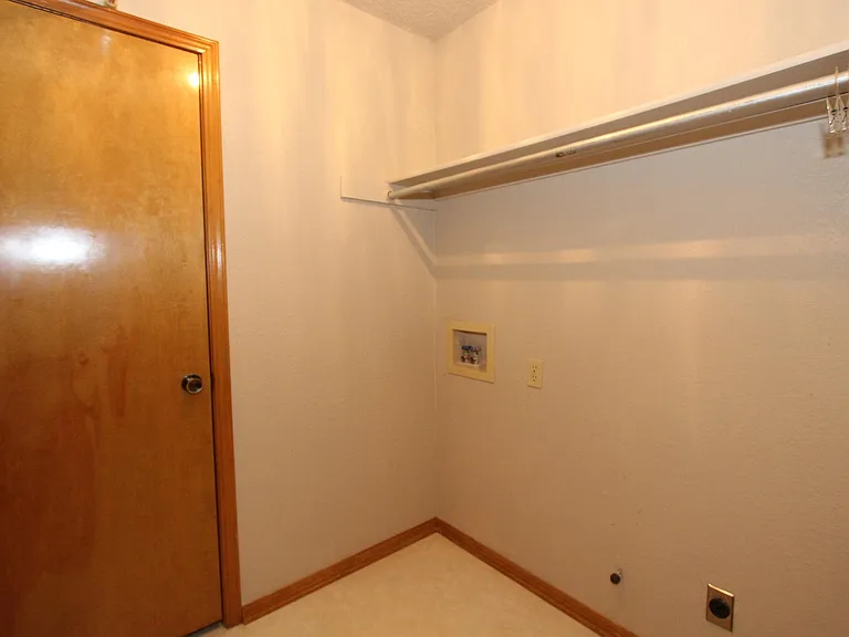 10035 S 94th Ave E — Photo 15