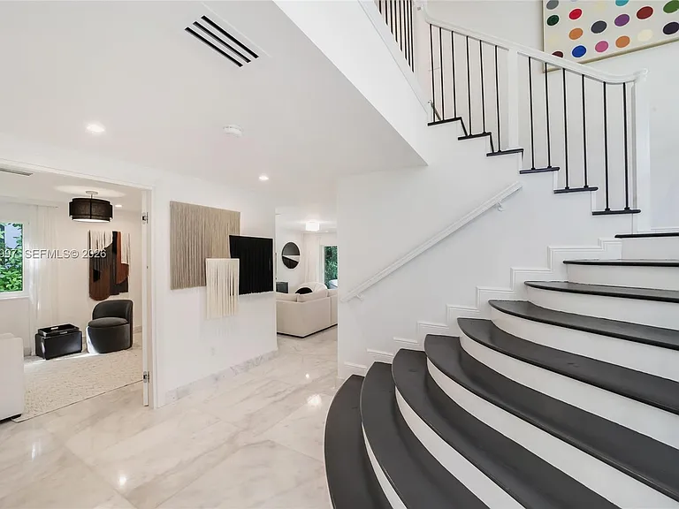 1316 N Venetian Way — Photo 34