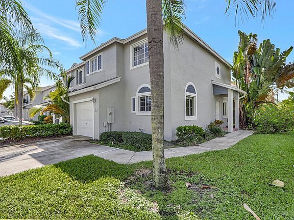 3rd image of 4752 SW 13th Place
