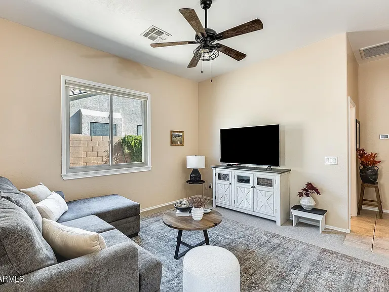 E Hillview St — Photo 7