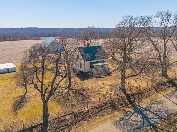 8000 Gash Bridge Rd, Clinton, IL 61727