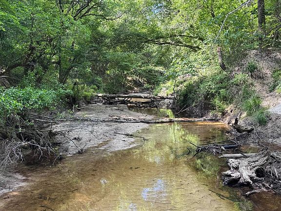2nd image of 33 Hundred Acre Rd
