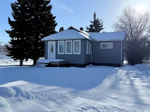 303 8th AVENUE W, Melville, SK S0A 2P0