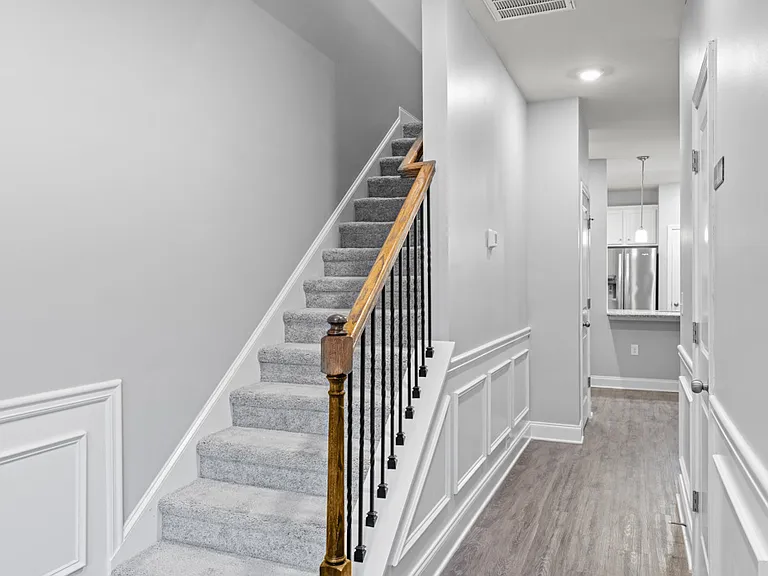 2570 Castellan Dr — Photo 9