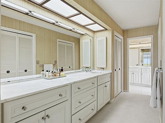 4th image of 2768 NORTHRIDGE DRIVE E