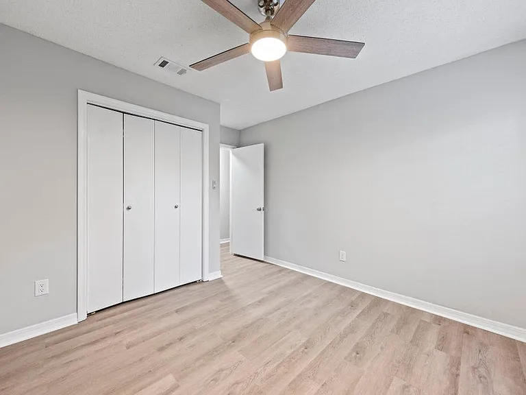 723 Prestwick Dr — Photo 25