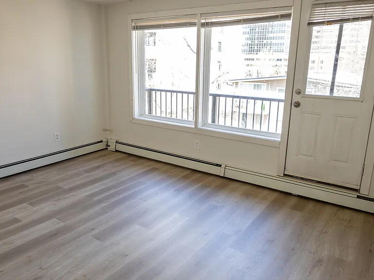 318 14th Ave SW — Photo 8