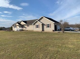 935 Tarklin Rd, Cranberry, PA 16319