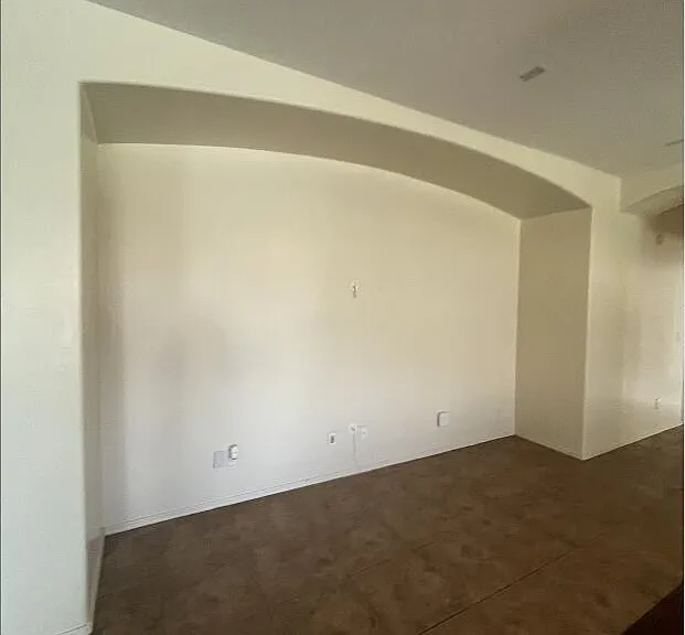 576 E Julian Dr — Photo 17