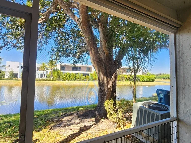 211 Mallory Ct #211 — Photo 13