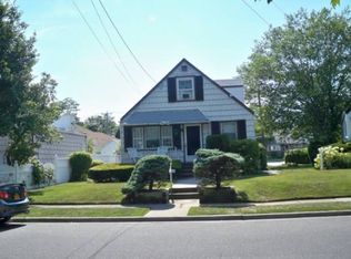 59 Westcott St, Inwood, NY 11096