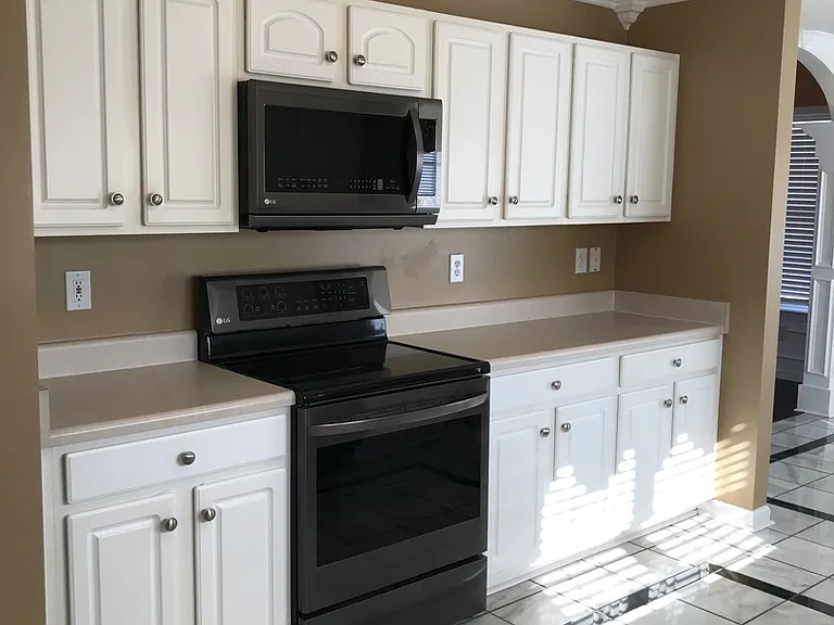 113 Pennine Dr — Photo 9