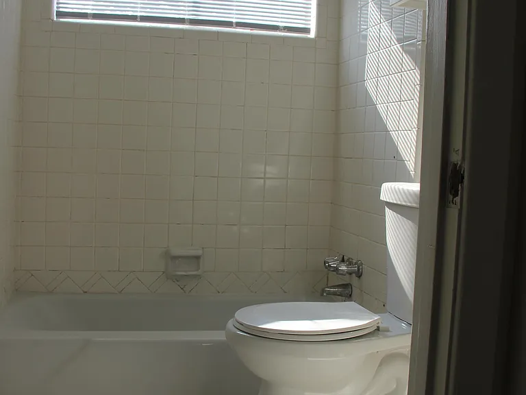 670 Georgia Ave #5 — Photo 7