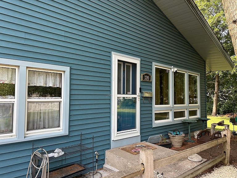 Listing photo 2