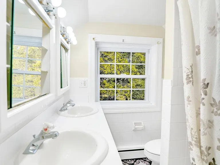 443 Benson Rd — Photo 10