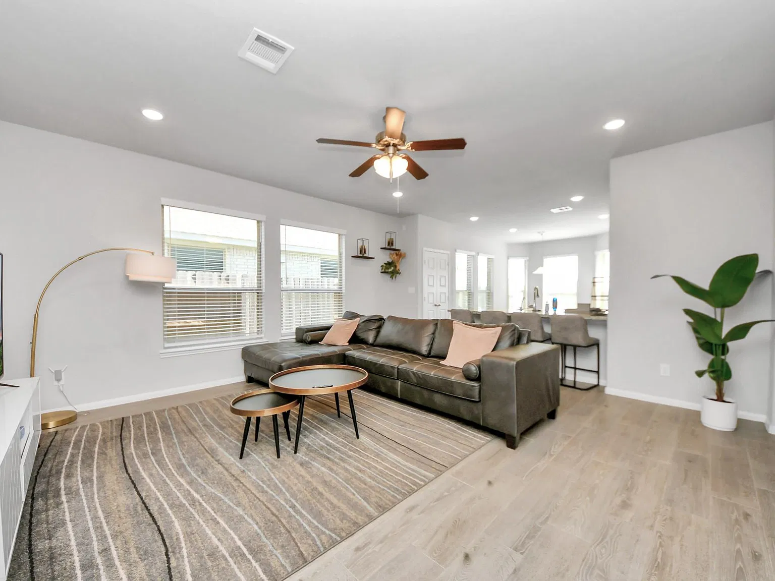 4 bed, 3.5 bath, 2193 sqft, $2,750 — Photo 4