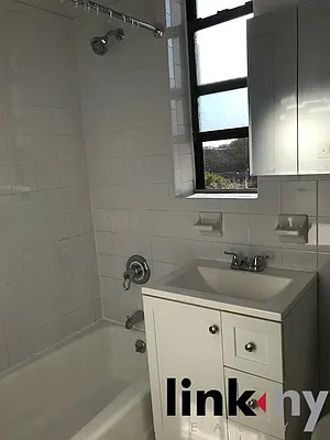 Rented by Link NY Realty | media 37