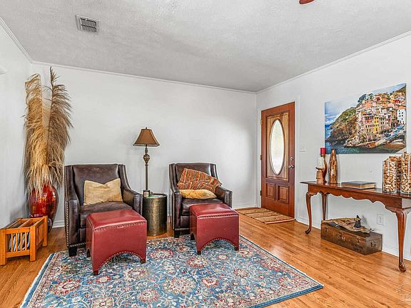 3rd image of 4752 Livingston Dr
