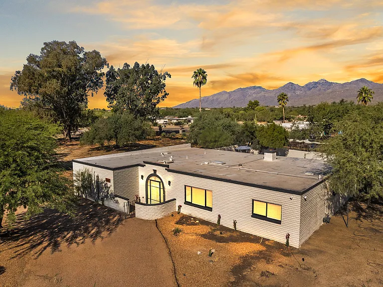 11205 E Chuckwagon Cir — Photo 1