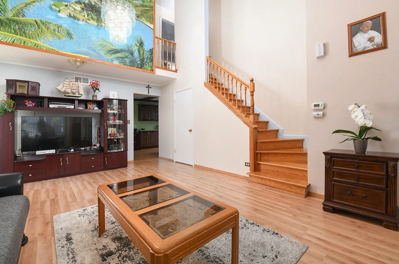 3 bed, 1600 sqft, $2,650 — Photo 2