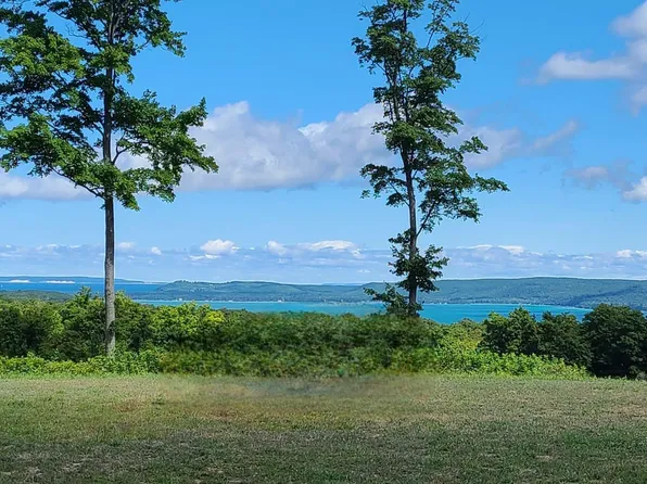 5512 W Timber Wolf Ct, Empire, MI 49630