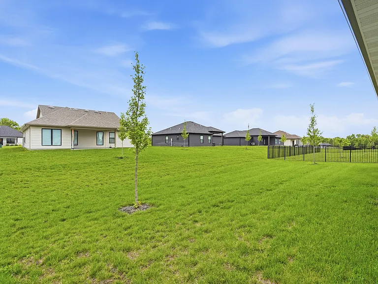 2305 N Traveller Dr — Photo 36