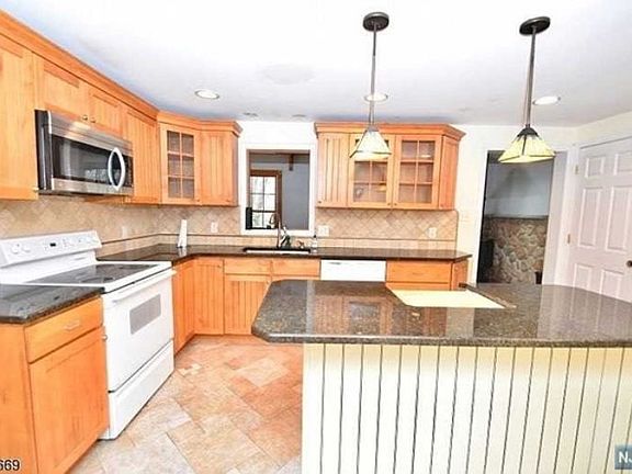 4th image of 47 N Lakeside Dr