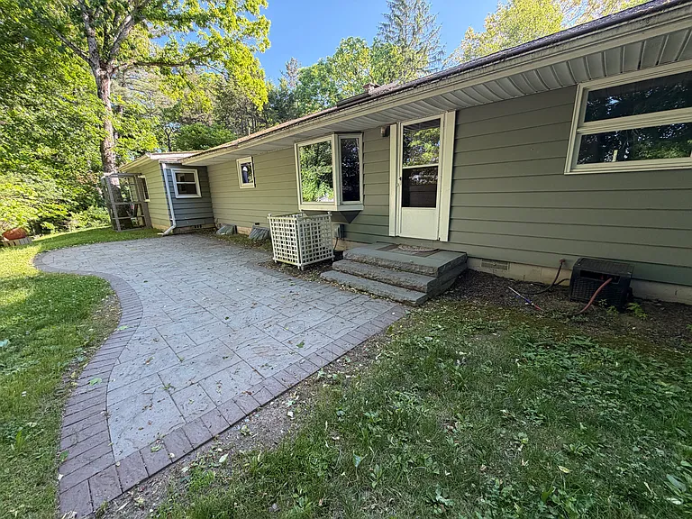 54 Tree Top Ln — Photo 55