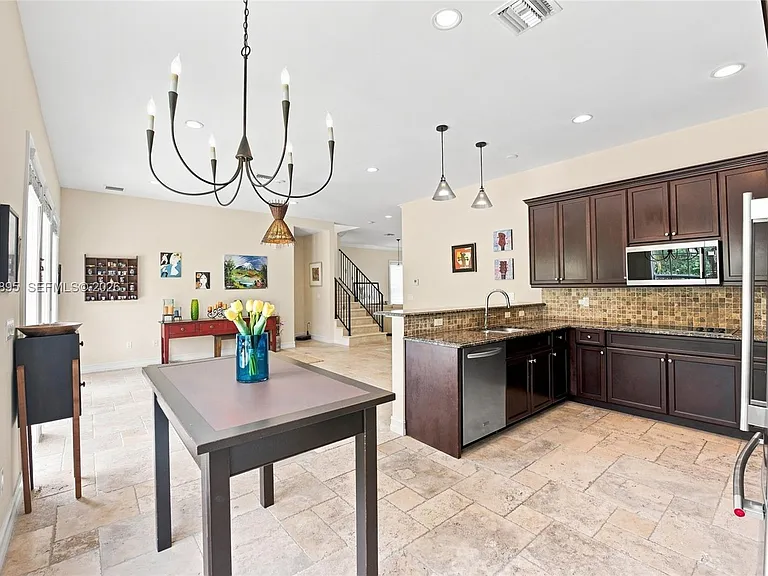 1419 SW 21st Ct — Photo 20