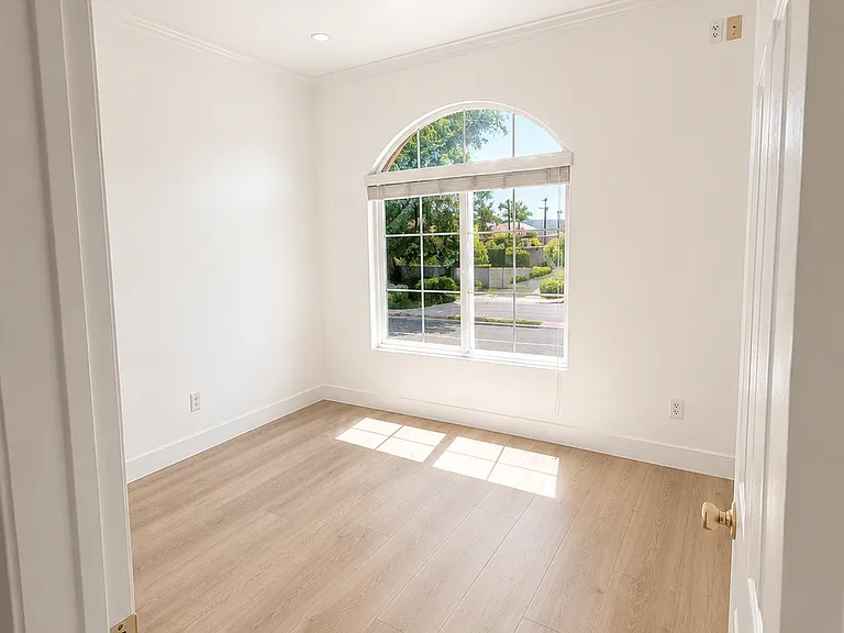 8000 Rose St — Photo 10